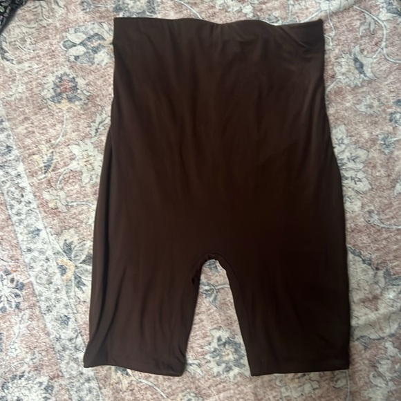 BumpSuit The Maternity Biker Shorts Chocolate Brown XL - Picture 3 of 3